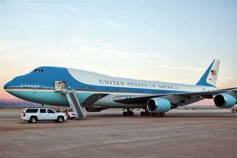 Avião Presidencial Dos Eua Posa Pela Primeira Vez Em Solo Cubano