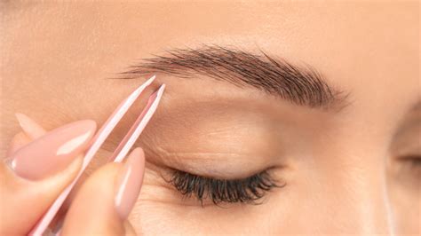 How To Master The Fluffy Brow Trend
