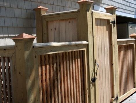 Simply tuck your bins against the side of your house, and wrap a big privacy screen around it. 15 Best Looking Ways To Hide Trash Cans | DIY Alternative ...