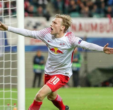 Slovak kaleci dubravka sarı kart görürken, topun başına geçen forsberg penaltıyı gole çevirmeyi. Leipzig bei Champions-League-Debüt 1: Forsberg erzielt ...