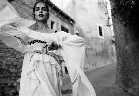 Amanda Wellsh Models Spanish Style For Porter By Yelena Yemchuk Porter Magazine Spanish Girls