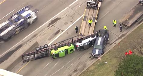 Truck Delivering 2020 Ford Mustang Shelby Gt500 Crashes In Detroit