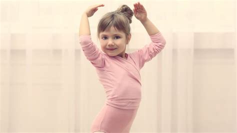 10 Raisons Doffrir Des Cours De Danse à Son Enfant
