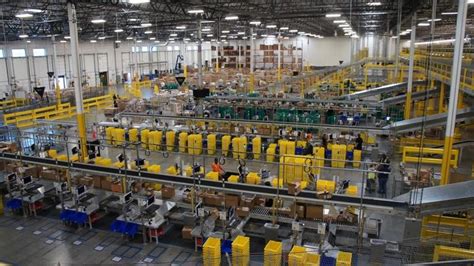 Amazon Plans Distribution Centers In Downers Grove And Palatine