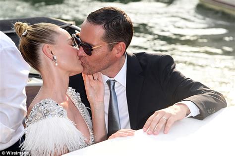 Kate Bosworth Puts On An Affectionate Display In Venice Daily Mail Online