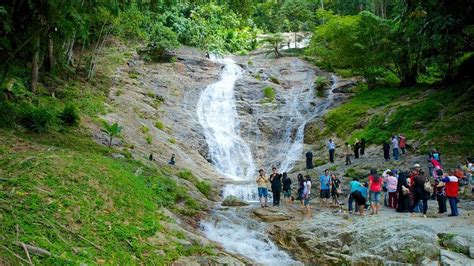 With a total area of around 712km² (approximately the size of singapore), it is the largest of all malaysia hill resorts. Cameron Highlands Vacation Packages 2020 - Book Cameron ...