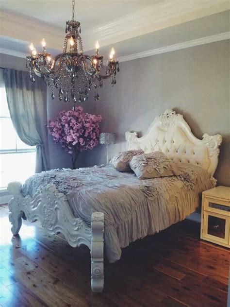 Fabulous And Baroque Grey And White Interior With Impactful Lavender