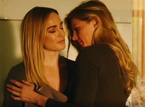 avalance world © ava sharpe and sara lance vk dc legends of tomorrow legends of tommorow