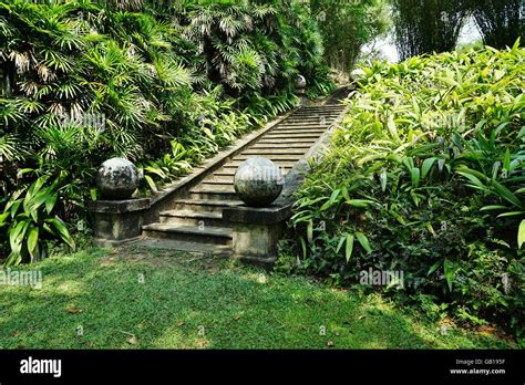 Inside Brief Gardens By Bevis Bawa In Sri Lanka Brief Garden Kalawila