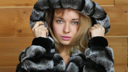 Blonde Green Eyes Women Looking At Viewer Face Women Indoors Natalia Andreeva Coats
