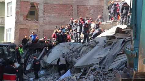 Elazığ'ın sivrice ilçesinde 6,8 büyüklüğünde deprem meydana geldi. ANF | Elazığ depremi: Ölü sayısı artıyor