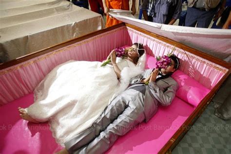 Couples Tie The Knot Inside A Coffin On Valentines Day See Pics