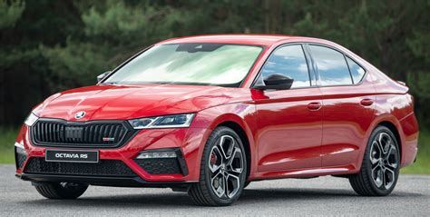 The octavia is even more dynamic than its successful predecessor. The Skoda Octavia Combi RS with pure combustion engines|Skoda