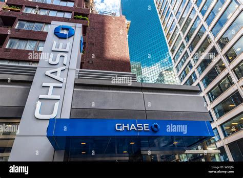 New York City Usa August 2 2018 Facade Of A Branch Office Of Chase