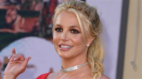 Look i'm not gonna be. Britney Spears Claps Back After Her Topless Photo Is ...