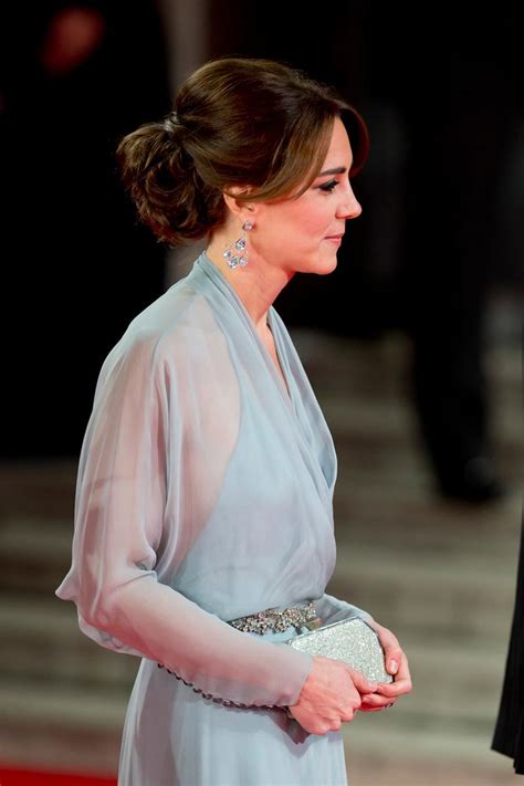 Kate Middleton Goes Braless For James Bond Spectre World Premiere