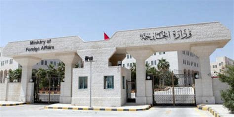 أكدت وزارة الخارجية بأن السياسة الخارجية لمملكة البحرين ملتزمة بمبادئ حسن الجوار وعدم التدخل في الشؤون الداخلية للدول الأخرى، وتعزيز العلاقات ومد جسور التعاون والحوار عبر. فريق اسرائيلي يجري مباحثات مع "الخارجية" لإعادة فتح ...