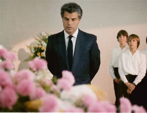Michele placido (ascoli satriano, 19 de mayo de 1946) es un actor y director de cine italiano conocido por haber dado vida al comisario corrado cattani en la serie la piovra durante la década de 1990. Police inspector Corrado Cattani portrayed by Michele ...
