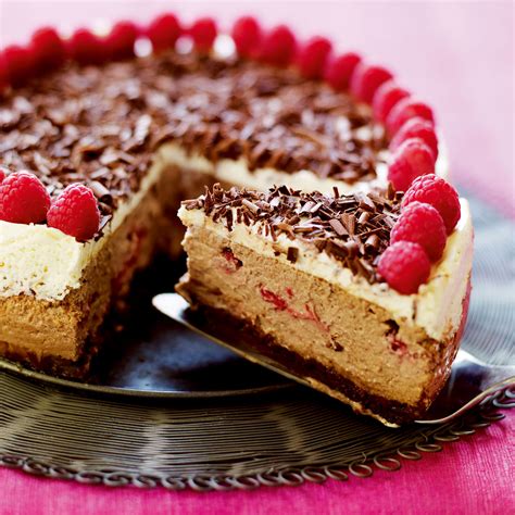 This recipe is very good, easy and fast!! American-Style Baked Chocolate and Raspberry Cheesecake - Woman And Home