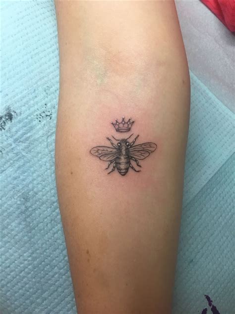 Queen Bee Tattoo Bee Tattoo Queen Bee Tattoo Classy Tattoos For Women