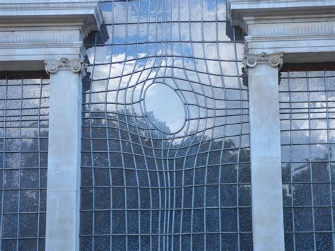 The Warped Window Of Trafalgar Square Londonist