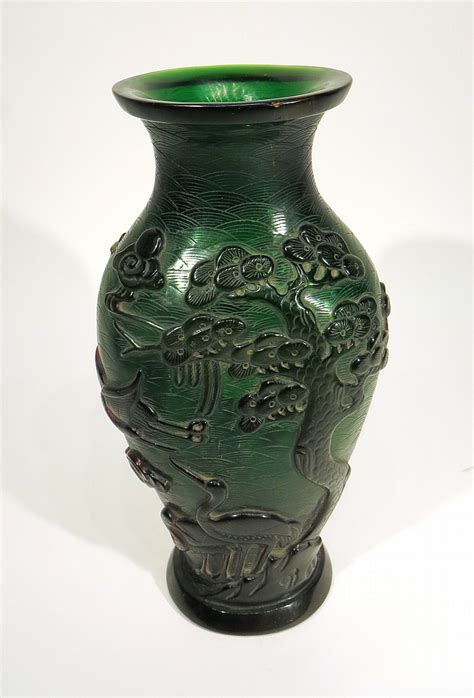 Chinese Peking Glass Bird Vase