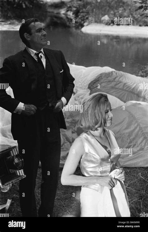 Película Goldfinger 1964 Sean Connery Honor Blackman James Bond 007