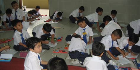 Kata guindance berasal dari kata kerja to guide yang mempunyai arti menunjukan, membimbing, menuntun, ataupun membantu (hallen 2005:2). Unit Bimbingan dan Kaunseling SK Wangsa Melawati: Transisi ...