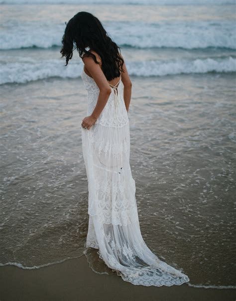 21 White Flowy Beach Wedding Dresses