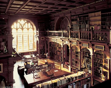 공부할 맛 날 것 같은 영국 유명 대학들의 도서관 스퀘어 카테고리