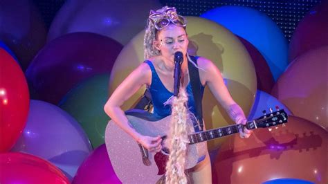 Miley Cyrus You Are My Sunshine Live The Milky Milky Milk Tour Detroit Youtube