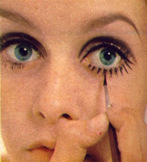 Twiggy 1960s Fashion Beauty And Makeup 1960s Style Vintage Fashion And