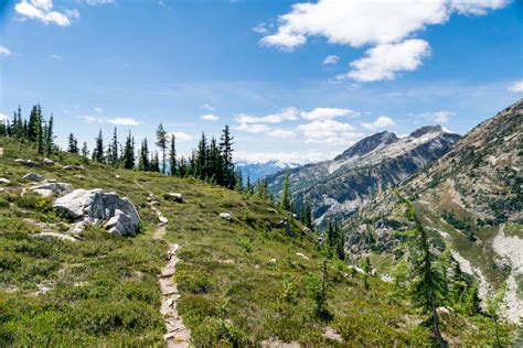 9 Amazing Hikes In North Cascades National Park