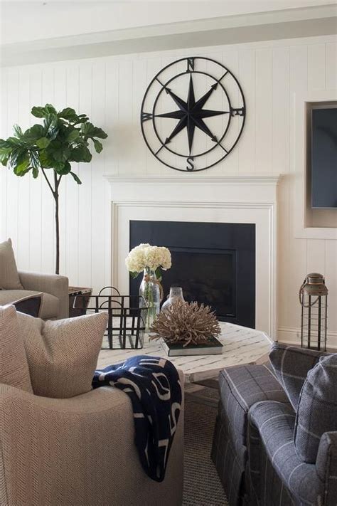 The picture above stresses the fact that you don't need to dress this look up and minimalist decor suits the style perfectly. You'll feel right at home in this lovely cottage style ...
