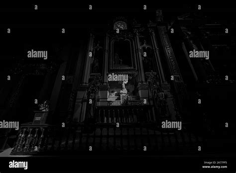 Templo de tierra Black and White Stock Photos & Images - Alamy