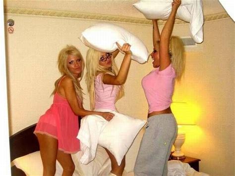 Pillow Fights 23 Pics