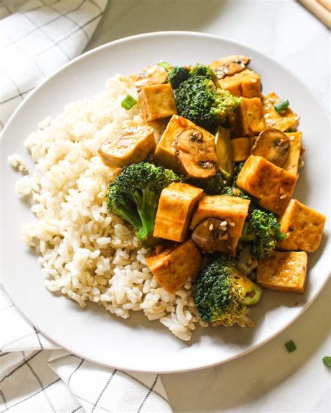 Put the peanut butter in a small bowl along with 1 tablespoon soy sauce, the vinegar, sesame oil, 1 teaspoon sambal oelek, and 2 tablespoons hot tap water and whisk until smooth; Broccoli Brown Sauce With Tofu Calories / Sesame Tofu With ...