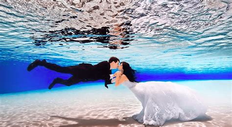 You Can Now Have Your Wedding Photos Taken Under Water