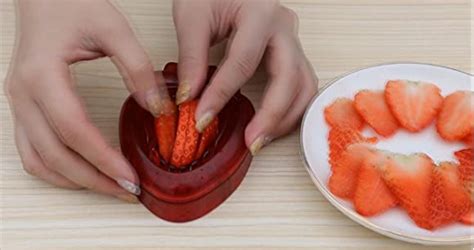 Zramo Accessories Simply Slice Strawberry Section Slicer