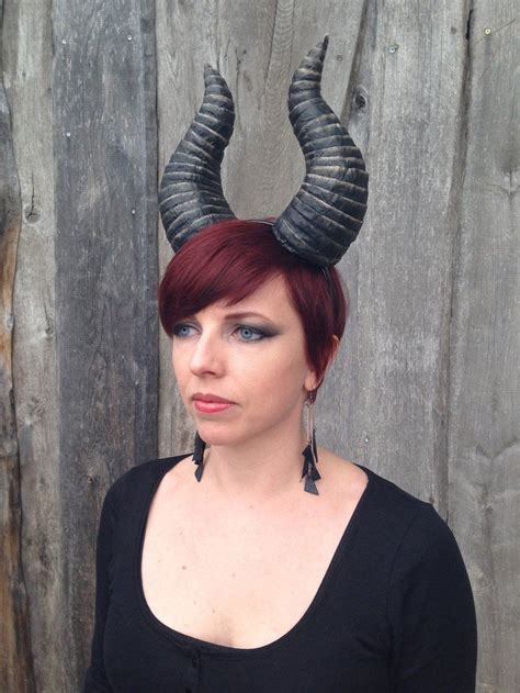 Sculpt Demon Horns From Foam And Paper Towels Diy Horns Headband Diy Dragon Costume Diy Horns