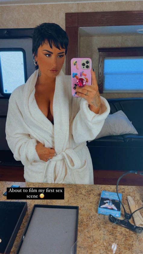 Demi Lovato Comparte Selfie De Lencería Después De Escena De Sexo Playmaax Series Noticias