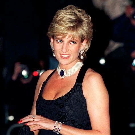 Princess Dianas Death Anniversary Floral Tributes At Kensington Palace Hello