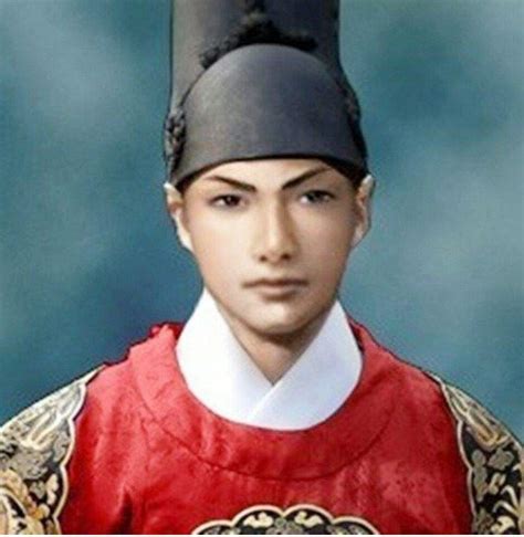Actually there is a love story about a korean king from gaya who deeply loved his indian queen. 4 Most Handsome Visual Kings of Korea In The Joseon Dynasty