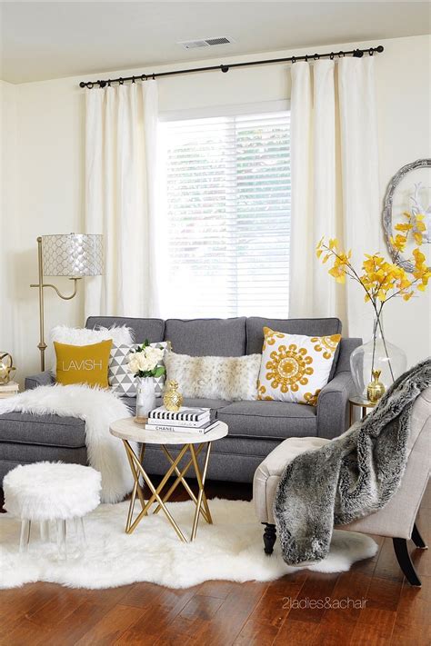Give your small living room design a grand look with these nifty decorating ideas. 99 Beautiful White and Grey Living Room Interior ...