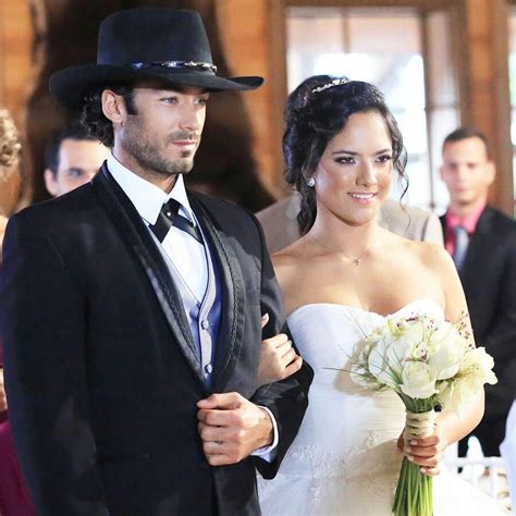 Video oficial de la novela de telemundo tierra de reyes. Tierra de Reyes Boda Susurradora Sofía y Arturo | Boda ...
