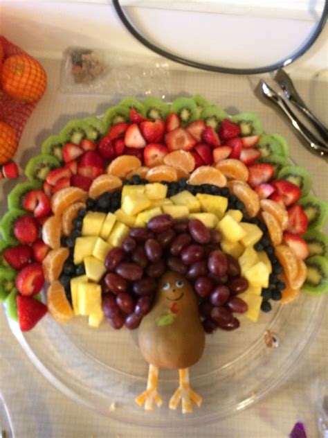 Thanksgiving fruit tray | Thanksgiving fruit, Thanksgiving baking, Thanksgiving snacks