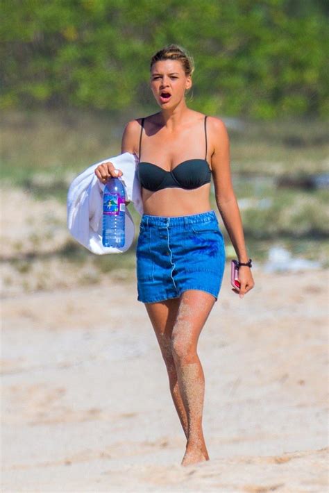 Kelly Rohrbach Topless In Hawaii — Baywatch Star Flashes Her Tits