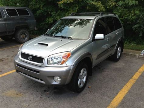 Sell Used 2005 Toyota Rav4 S Silver Excellent Condition 79k 4wd