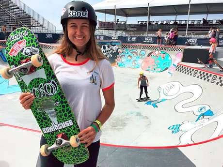 Dora varella (born 31 july 2001 in são paulo) is a brazilian professional skateboarder. De olho em 2020, jovem de 16 anos é nova promessa do skate