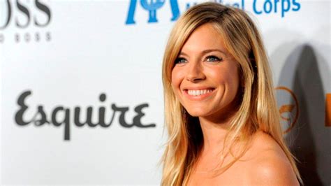 Sienna Miller Poses For Nude Portrait While Pregnant Ctv News